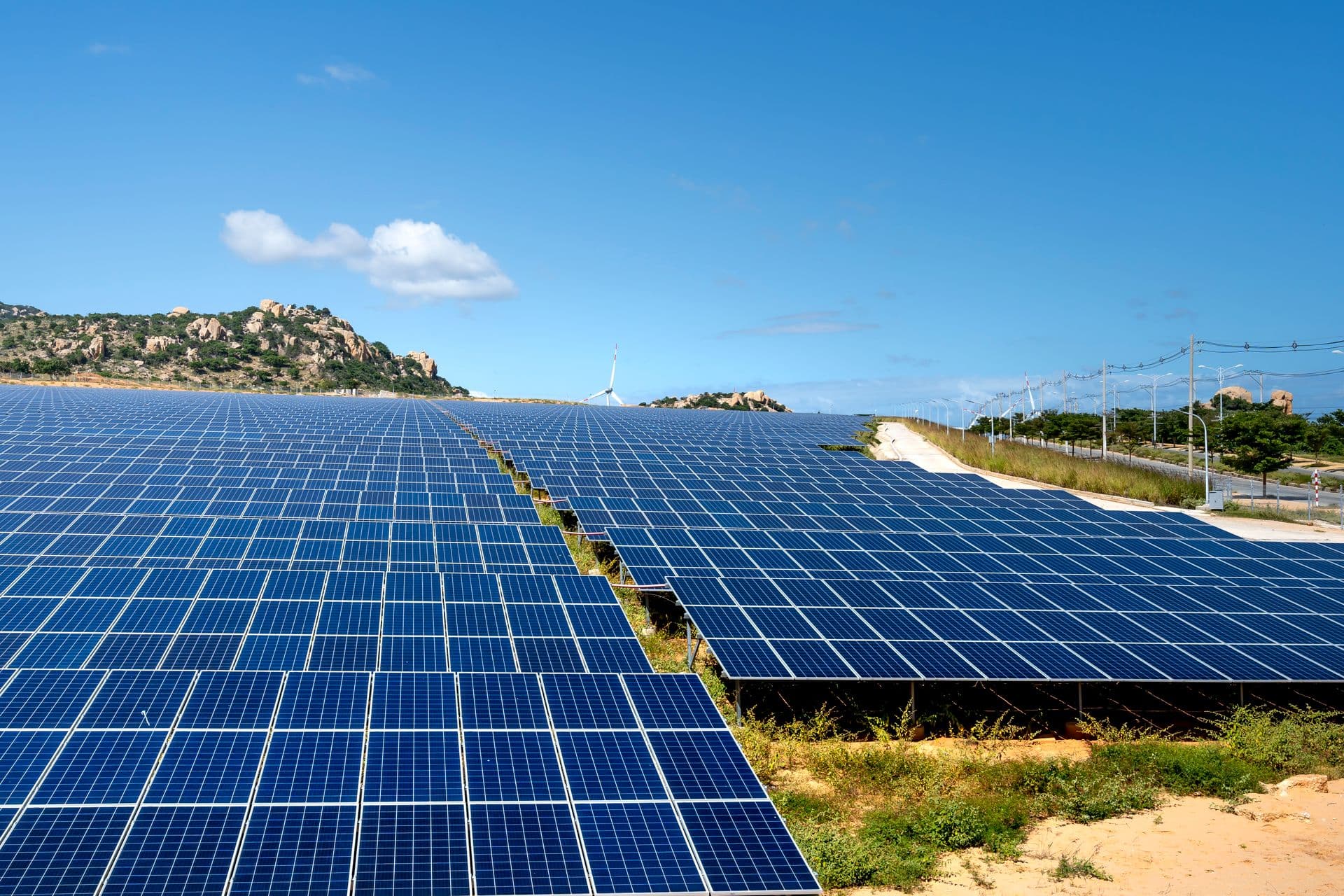 Parc de panouri solare cu infrastructură profesională