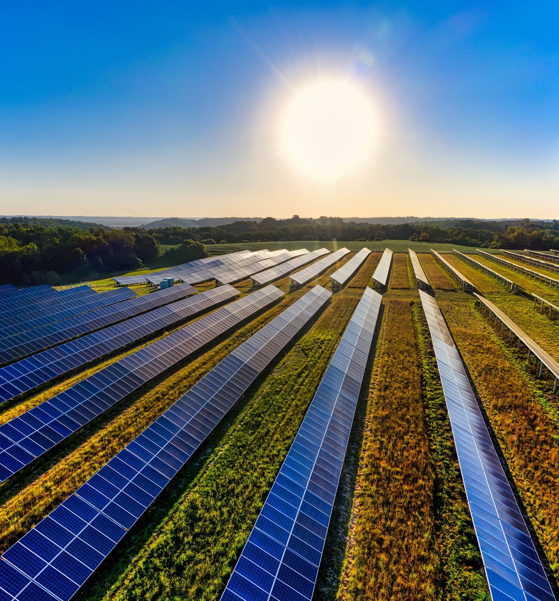 Parc solar aerian sub lumină puternică
